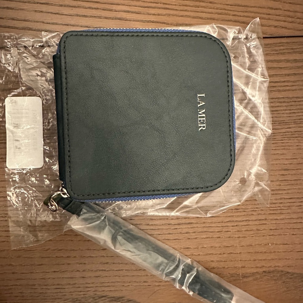 NWT! La Mer Dark Green Wristlet